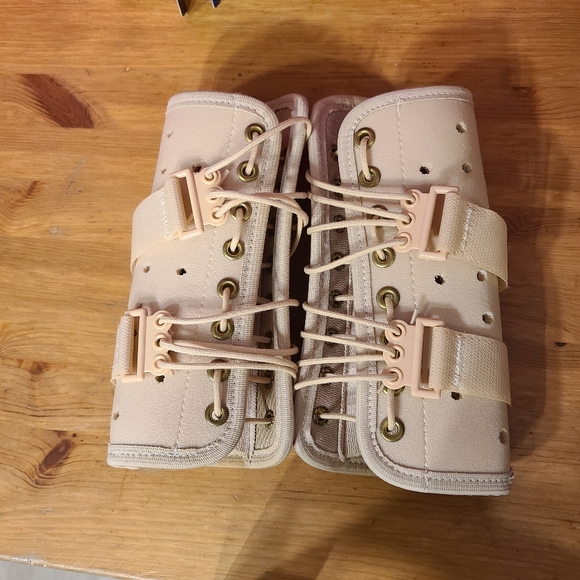 Wrist braces size sm/med - Picture 6 of 7